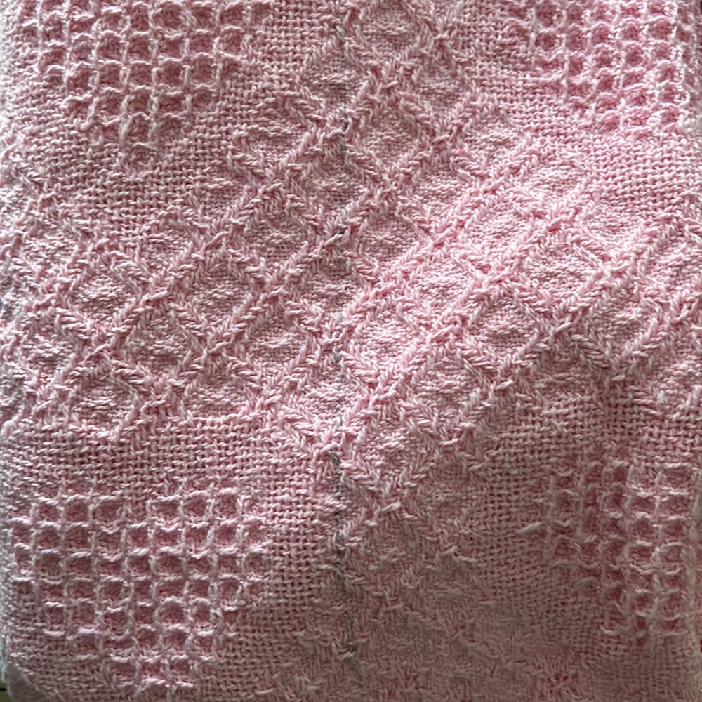 Pink throw - Picture 4 of 4